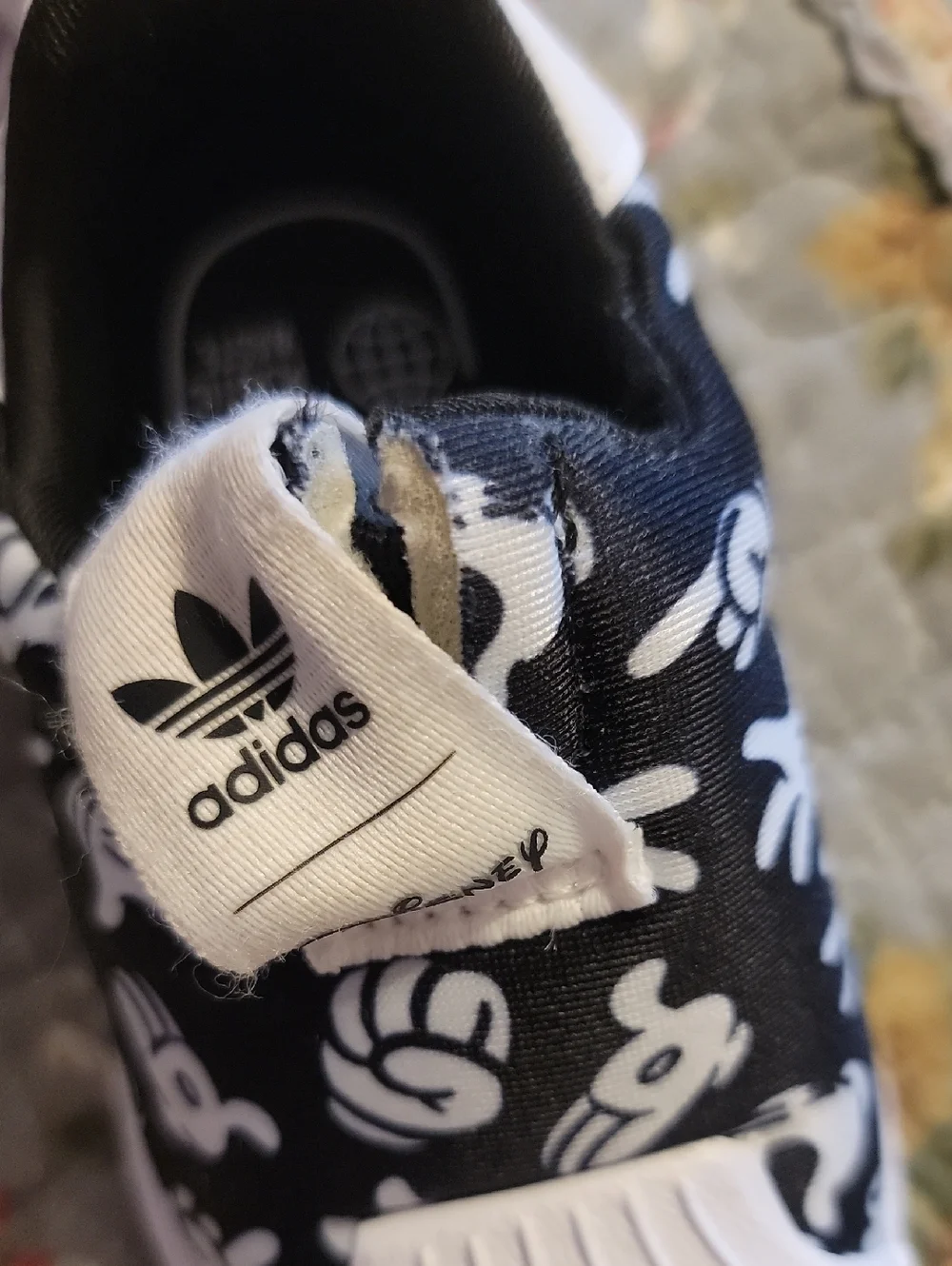 Adidas Disney Black & White Kids Slip-On Sneakers Mickey Mouse Hands 4 Infant